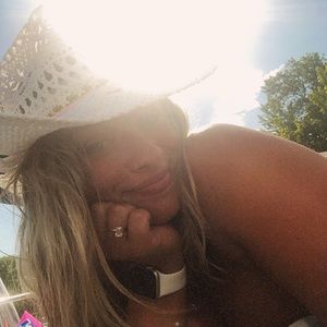 Meet your Posher, Chloe